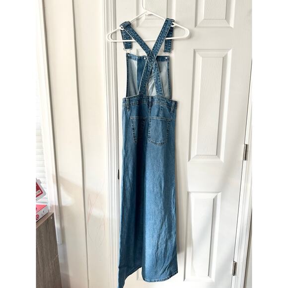 Universal Thread Target Denim Bib Style Low Cut Denim Wide Leg Crop Overalls 4 - Picture 9 of 13